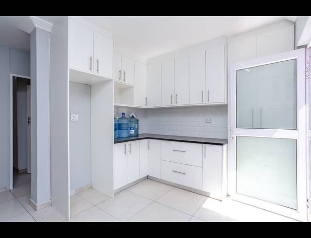 4 BEDROOM FREEHOLD TO LET IN RETREAT